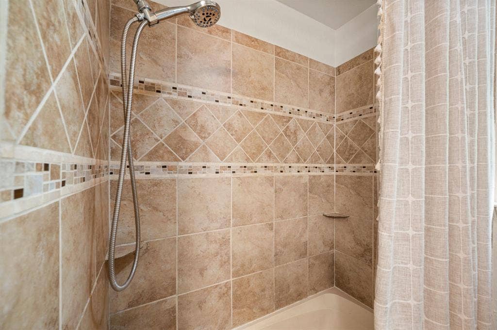1121 Timbercreek Road, Benbrook, TX 76126