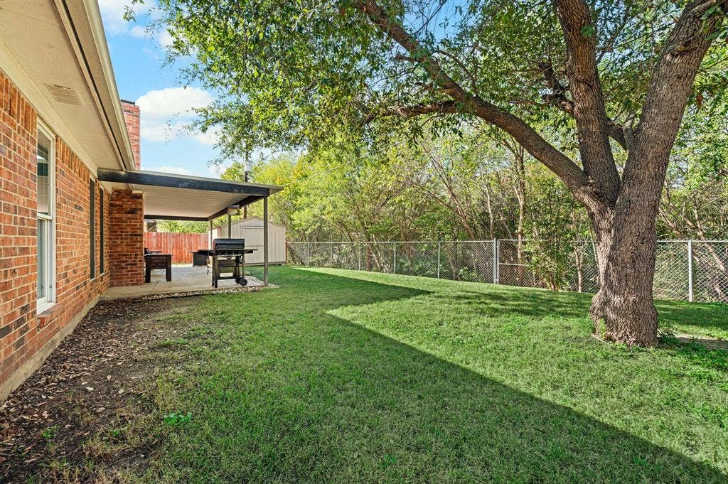 1121 Timbercreek Road, Benbrook, TX 76126