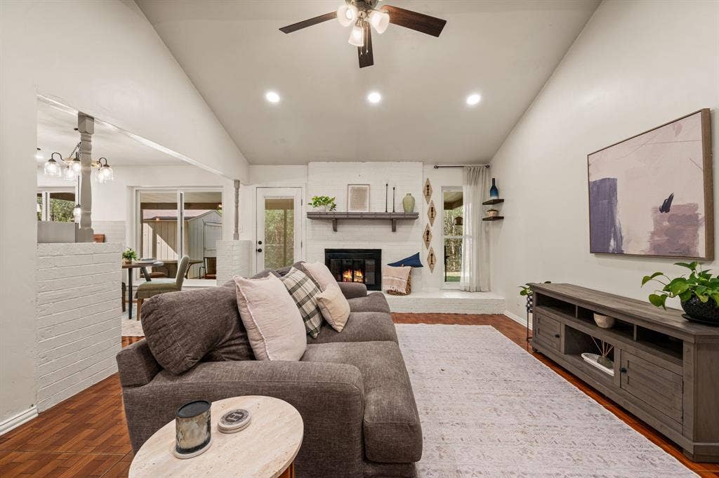 1121 Timbercreek Road, Benbrook, TX 76126