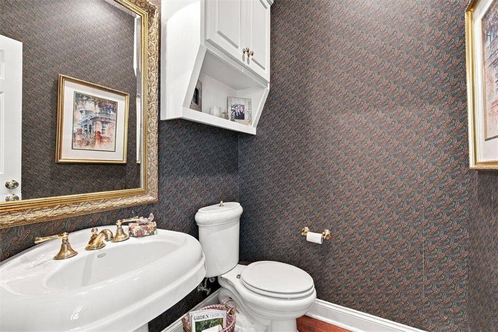 103 Royal Springs Lane, Crawford, TX 76638 Half bath off of the entry way