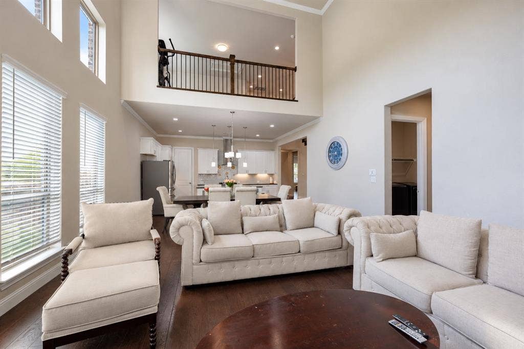 1603 Coventry Court, Farmers Branch, TX 75234 Soaring ceilings with upper-level windows
