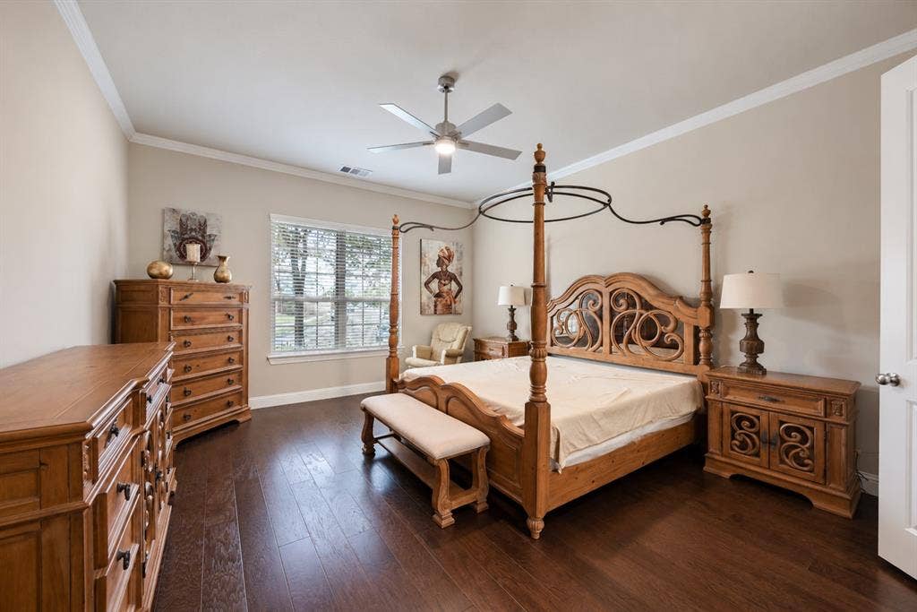 1603 Coventry Court, Farmers Branch, TX 75234 Hardwood-style flooring throughout, crown molding, a ceiling fan with integrated lighting, and a window with blinds