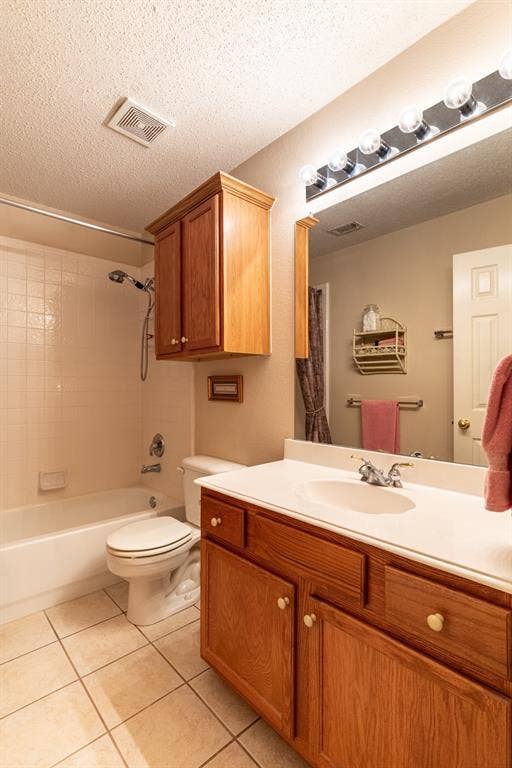 10208 Noel Drive, Frisco, TX 75035 Upstairs full bath.