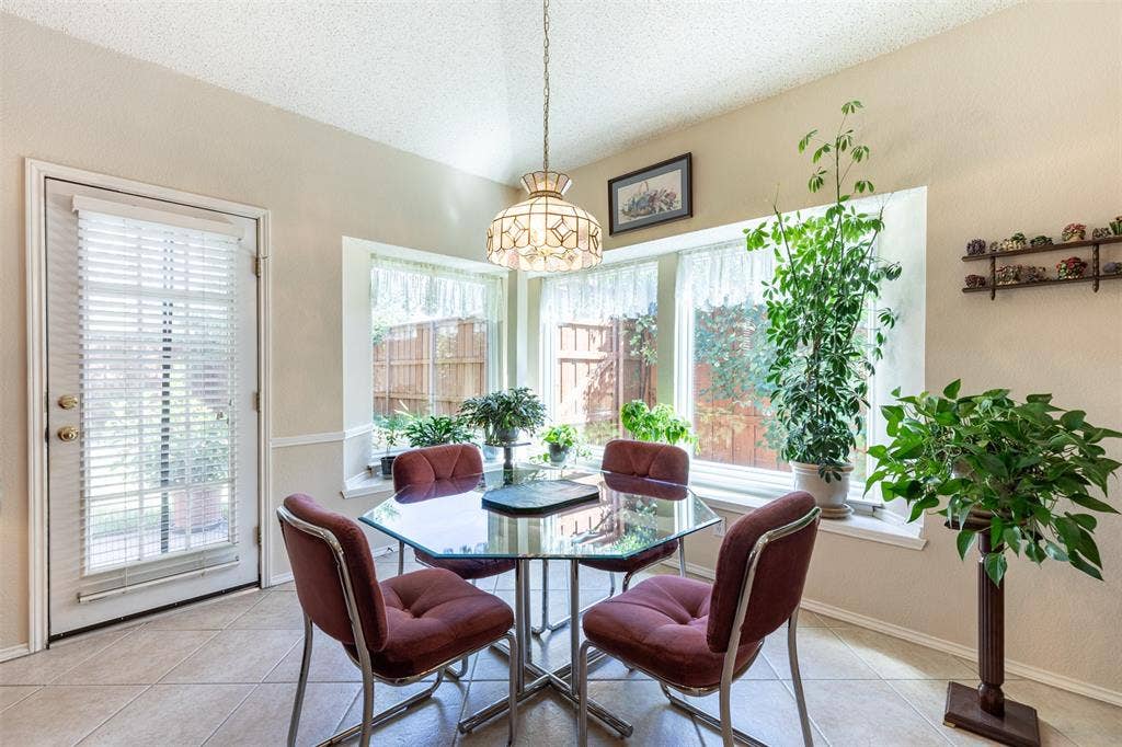 10208 Noel Drive, Frisco, TX 75035 Breakfast room with natural light.
