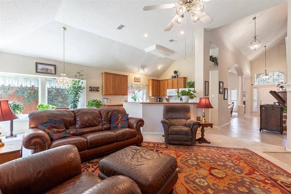 10208 Noel Drive, Frisco, TX 75035 Open-concept living room to kitchen.