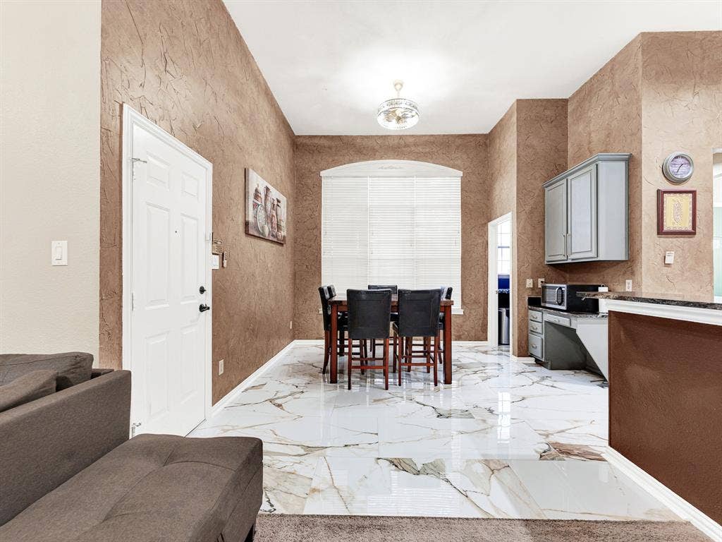 A new LED ceiling light brightens the spacious breakfast area, with a built-in desk providing a convenient spot for homework or household planning. Enjoy a relaxed dinner together, then stay close as the last assignment gets finished.
