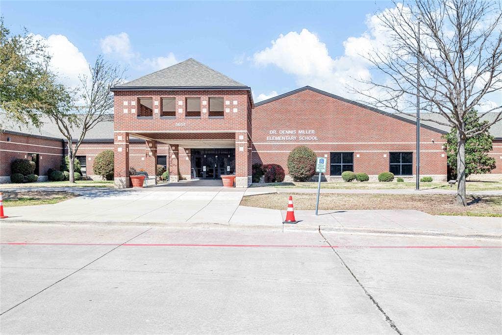 Award-winning Miller Elementary in Plano ISD is close by, just a short walk from home. Start the school day with a stroll together, sharing a few extra moments before the morning bell.
