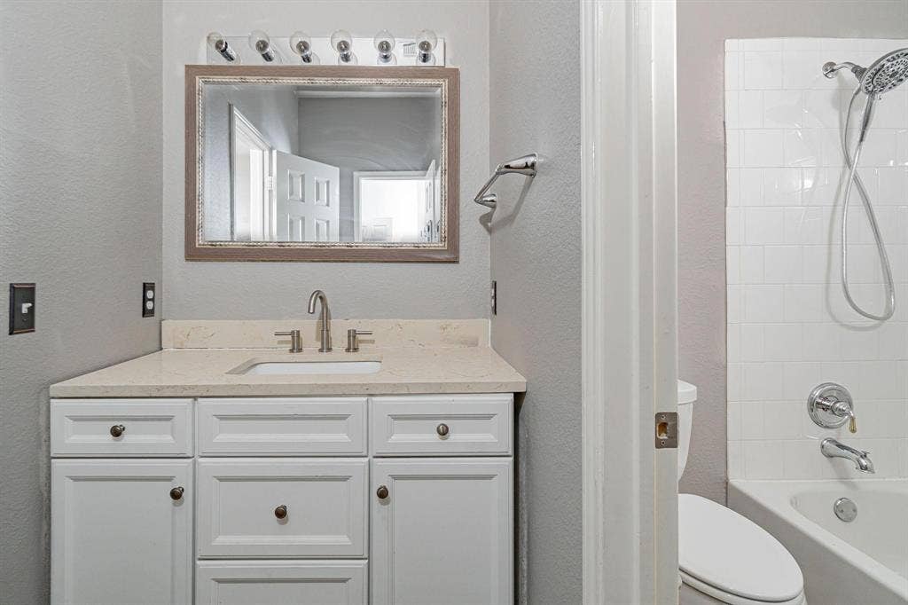 2450 Thorntree Drive, Frisco, TX 75033 2450 Thorntree Drive, Frisco, TX 75033