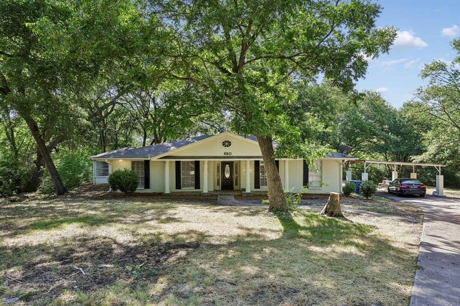 Property photo for 620 Spinner Road, DeSoto, TX