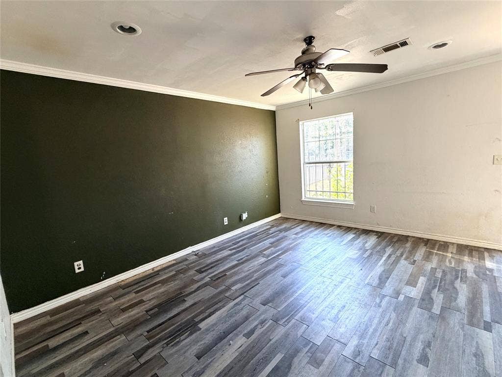 Room featuring wood-look plank flooring, a window, a ceiling fan, and recessed lighting