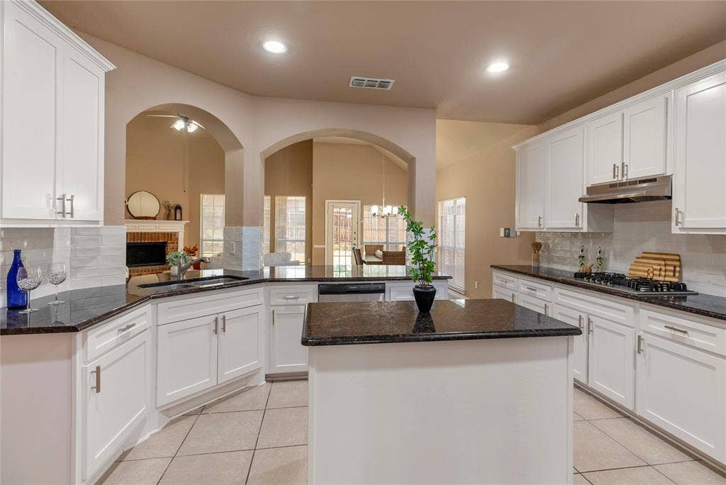 8225 Painted Tree Trail, Fort Worth, TX 76131