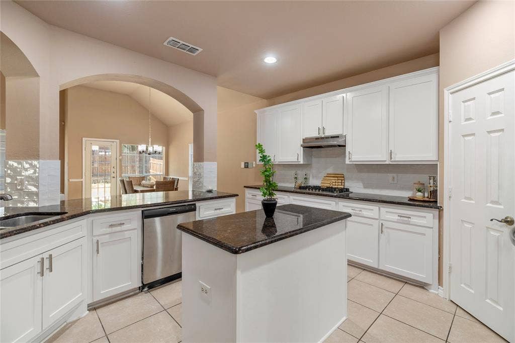 8225 Painted Tree Trail, Fort Worth, TX 76131