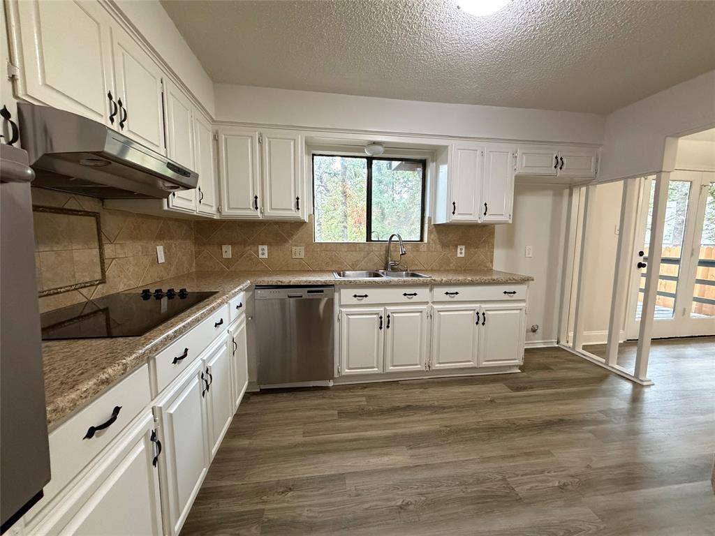 4717 Burning Springs Drive, Arlington, TX 76017