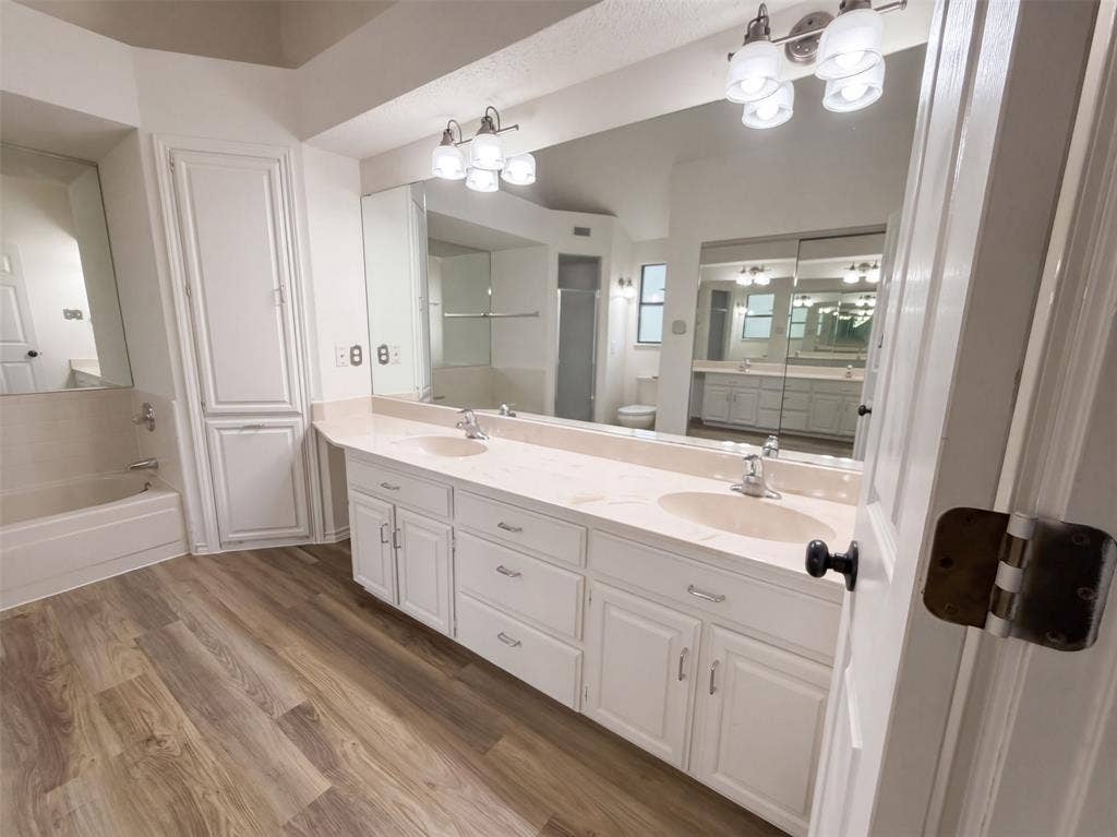 4717 Burning Springs Drive, Arlington, TX 76017