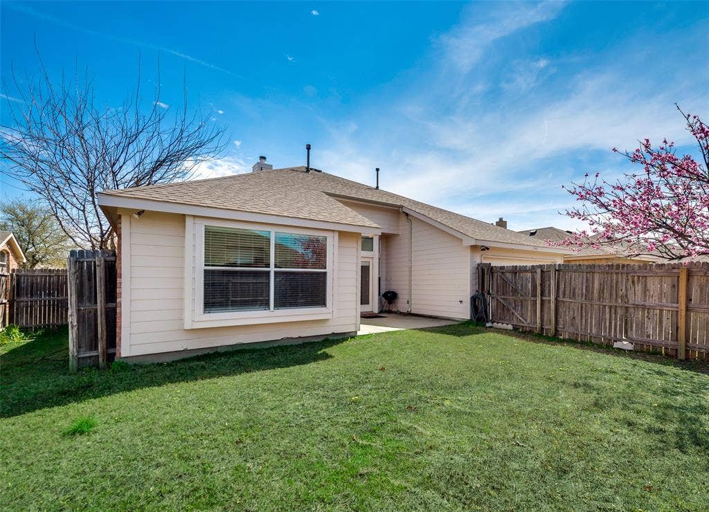 1545 Crystal Pass, Allen, TX 75002 Expansive backyard featuring a manicured lawn, wood fencing, and a concrete patio