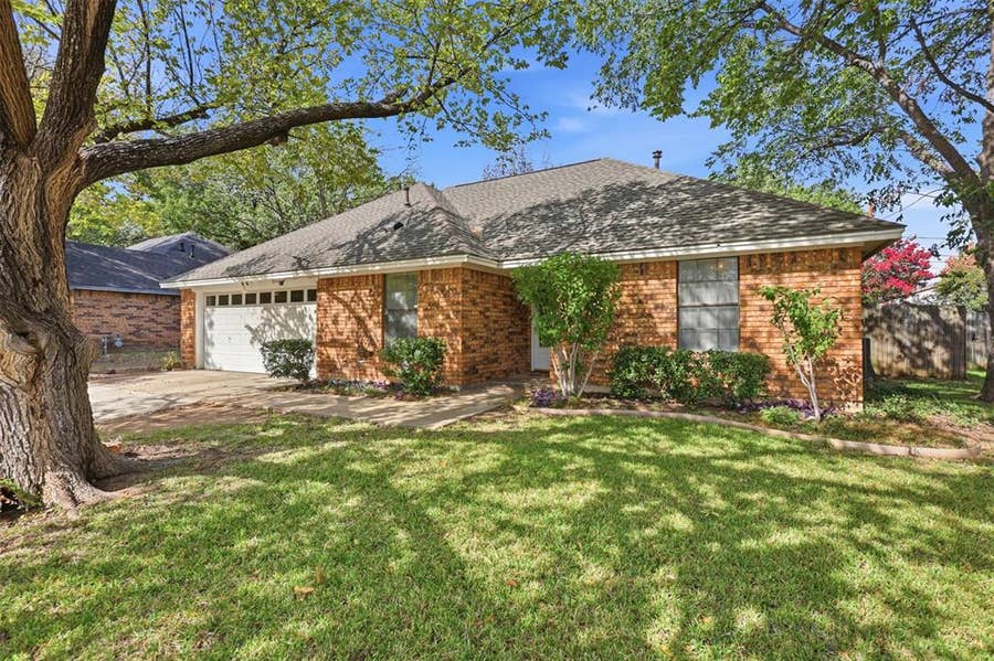 Property photo for 613 Main Street, Roanoke, TX