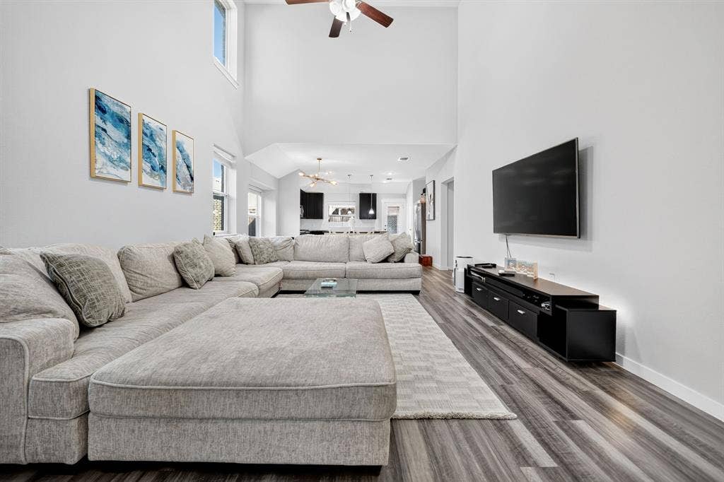 5534 Yarborough Drive, Forney, TX 75126 Vaulted ceilings, wood-finish flooring, and a ceiling fan