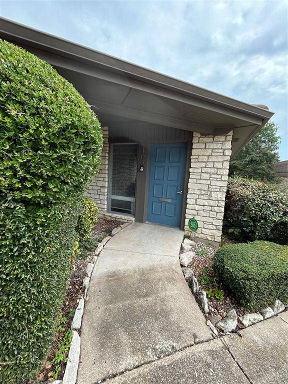 731 N Fielder Road, Arlington, TX 76012 731 N Fielder Road, Arlington, TX 76012