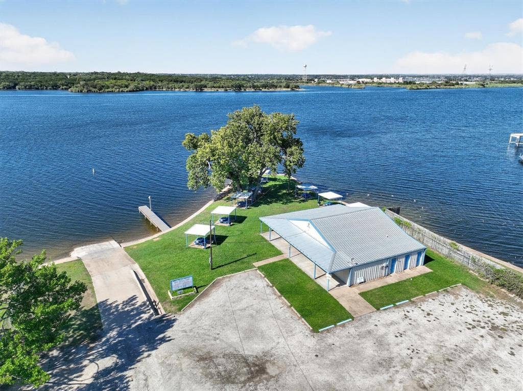 6624 Dayla Court, Granbury, TX 76049 Community boat ramp area