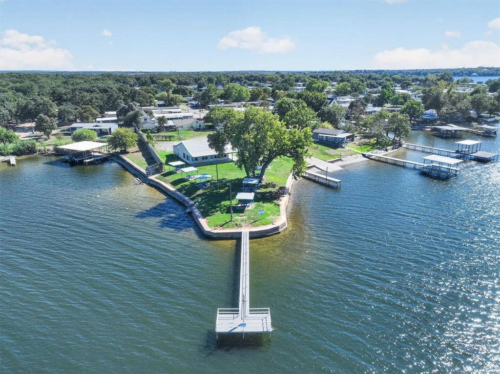 6624 Dayla Court, Granbury, TX 76049 Community boat ramp area