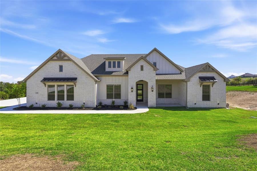 Property photo for 131 Oak Meadow Lane, Weatherford, TX