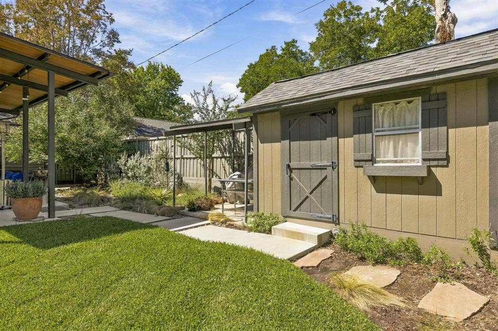 612 Northlake Drive, Dallas, TX 75218