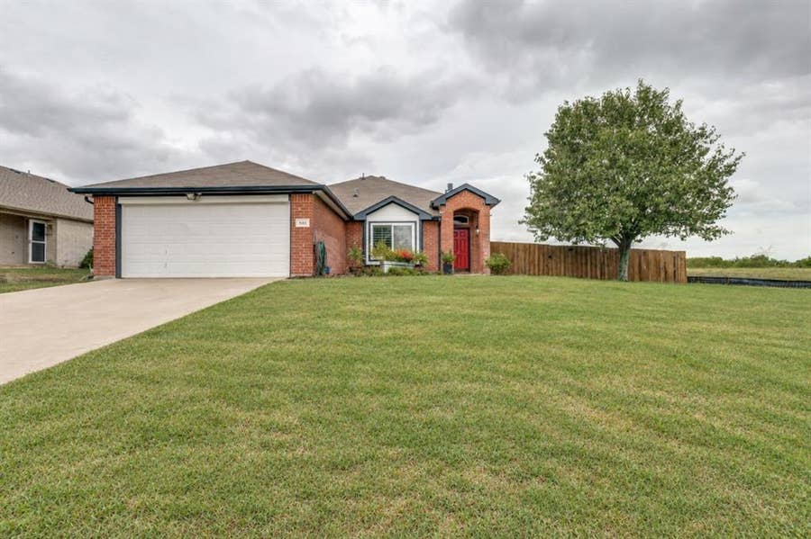 Property photo for 503 Fireside Place, Royse City, TX