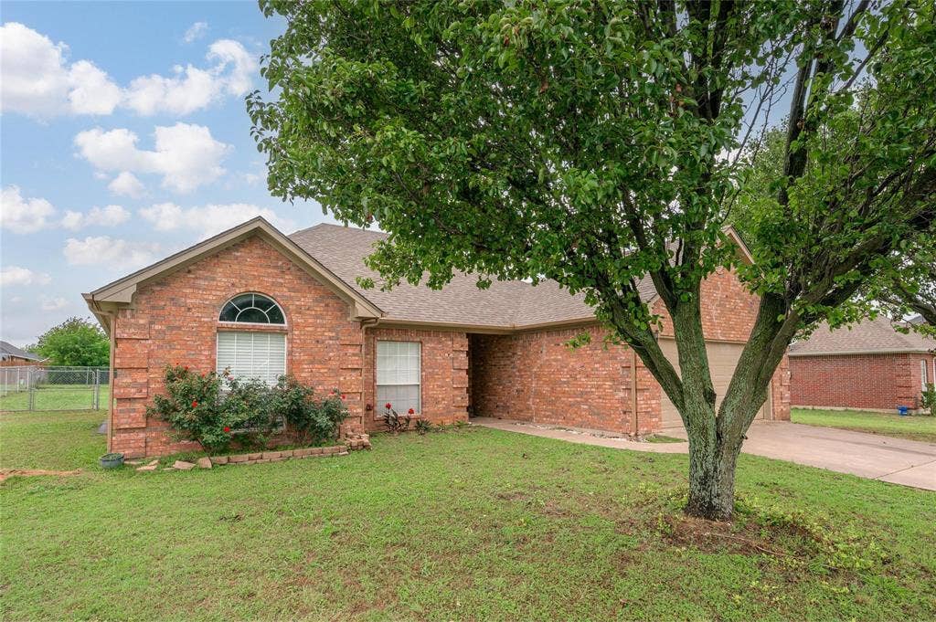408 Sunshine Trail, Bells, TX 75414