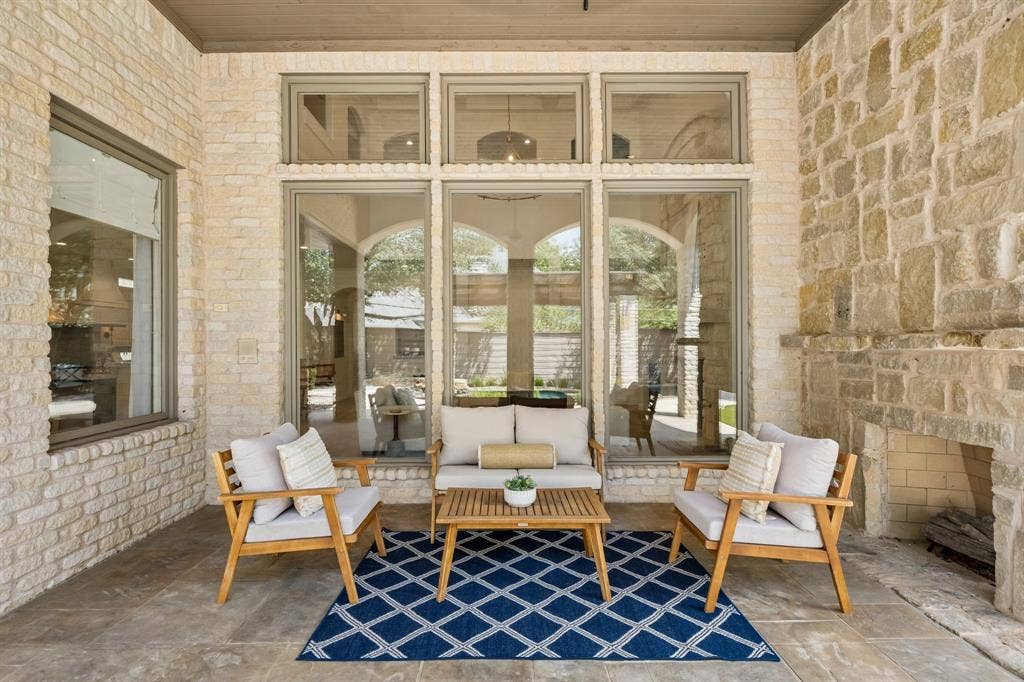 6823 Lakehurst Avenue, Dallas, TX 75230