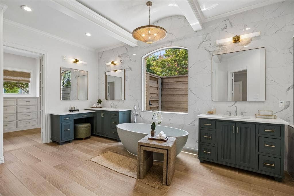 6823 Lakehurst Avenue, Dallas, TX 75230