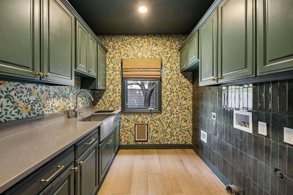 6823 Lakehurst Avenue, Dallas, TX 75230