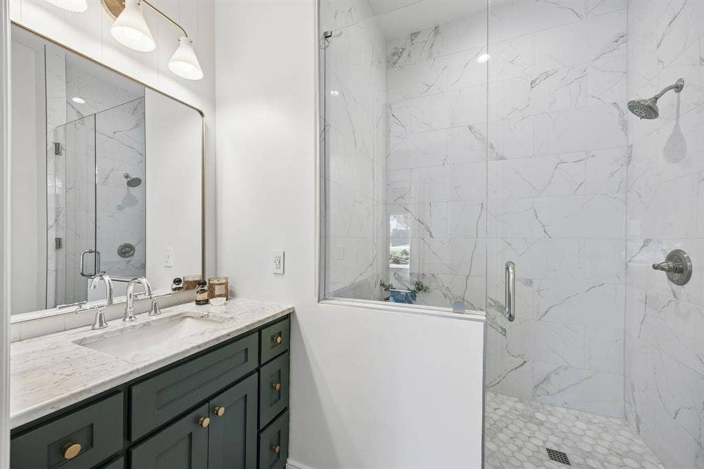 6823 Lakehurst Avenue, Dallas, TX 75230