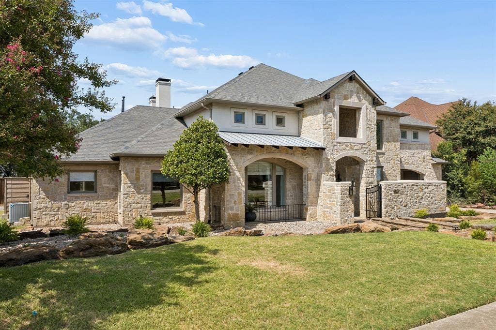 6823 Lakehurst Avenue, Dallas, TX 75230