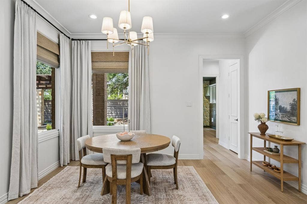 6823 Lakehurst Avenue, Dallas, TX 75230