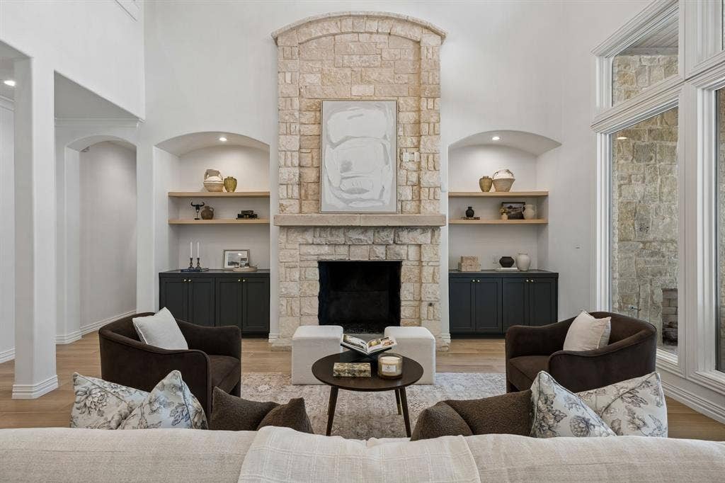 6823 Lakehurst Avenue, Dallas, TX 75230