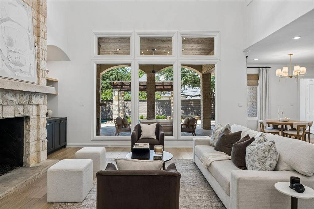 6823 Lakehurst Avenue, Dallas, TX 75230
