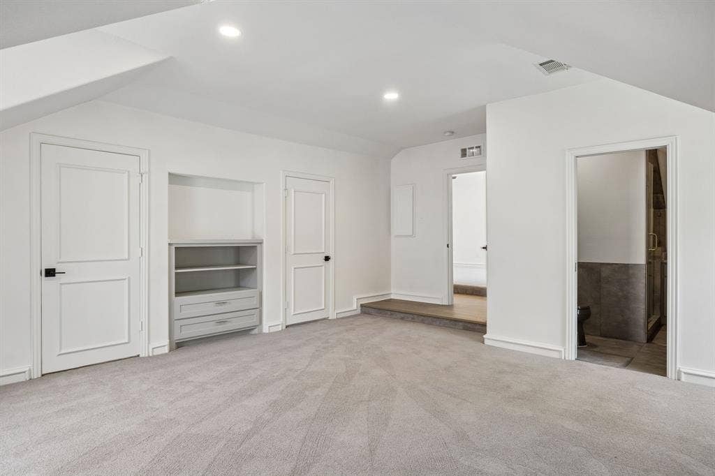 6823 Lakehurst Avenue, Dallas, TX 75230