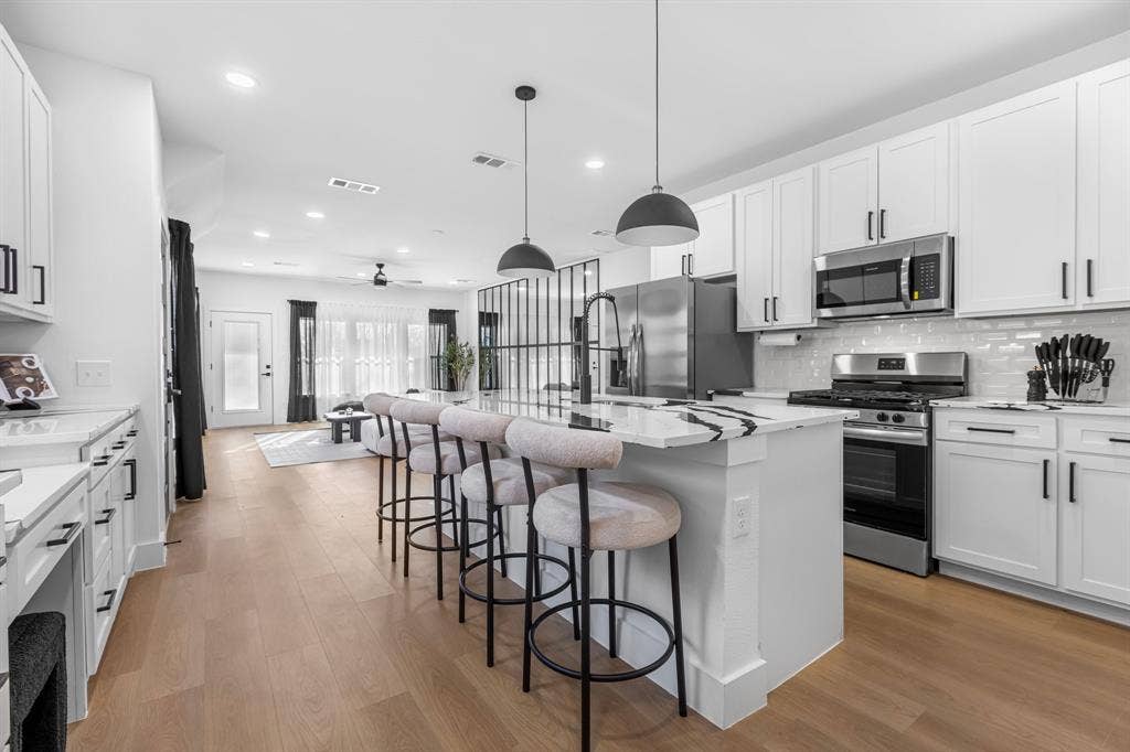 1511 S Barry Avenue, Dallas, TX 75223 1511 S Barry Avenue, Dallas, TX 75223