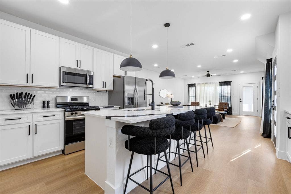 1511 S Barry Avenue, Dallas, TX 75223 1511 S Barry Avenue, Dallas, TX 75223
