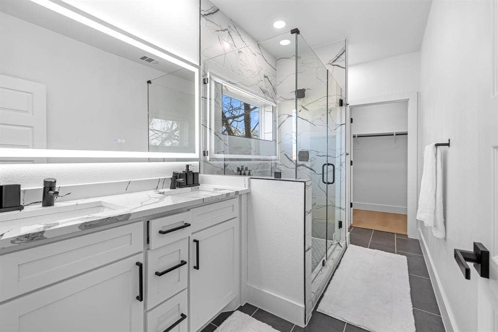 1511 S Barry Avenue, Dallas, TX 75223 1511 S Barry Avenue, Dallas, TX 75223