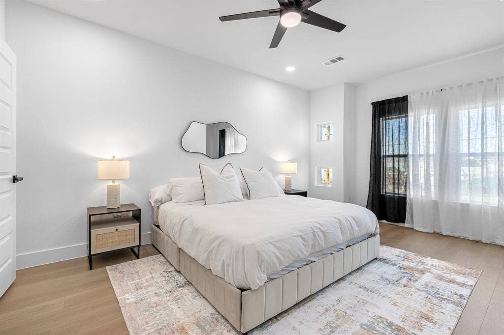 1511 S Barry Avenue, Dallas, TX 75223 1511 S Barry Avenue, Dallas, TX 75223