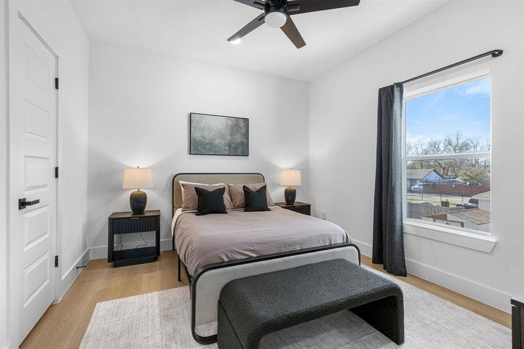1511 S Barry Avenue, Dallas, TX 75223 1511 S Barry Avenue, Dallas, TX 75223