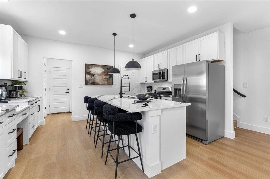 1511 S Barry Avenue, Dallas, TX 75223 1511 S Barry Avenue, Dallas, TX 75223