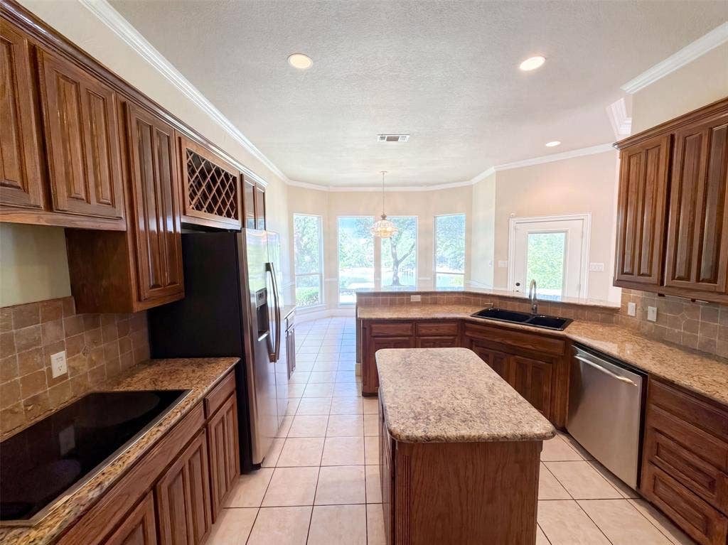 9313 Dosier Cove W, Fort Worth, TX 76179