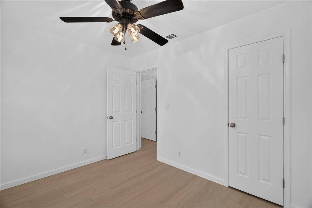 617 S Waxahachie Street, Mansfield, TX 76063 617 S Waxahachie Street, Mansfield, TX 76063