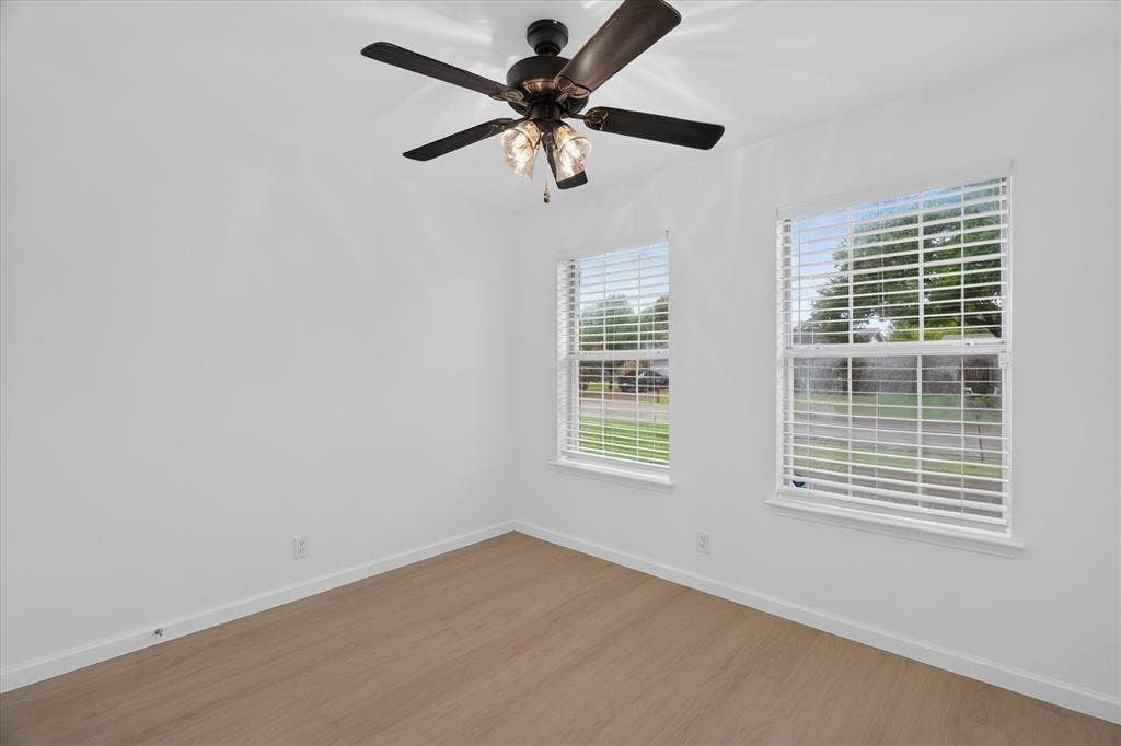 617 S Waxahachie Street, Mansfield, TX 76063 617 S Waxahachie Street, Mansfield, TX 76063