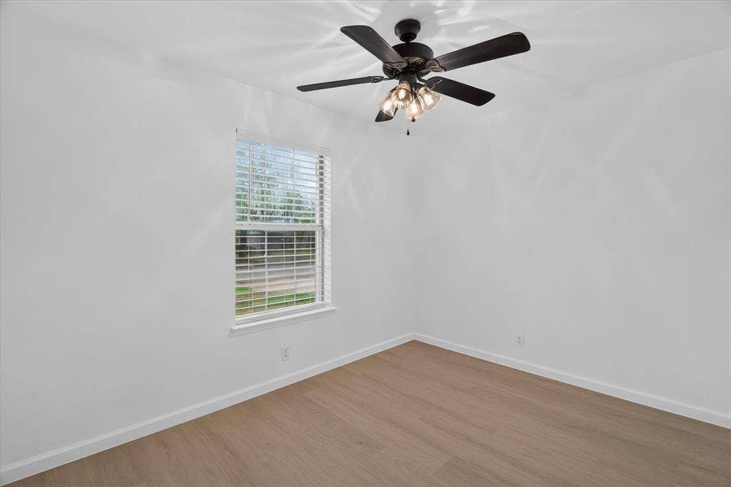 617 S Waxahachie Street, Mansfield, TX 76063 617 S Waxahachie Street, Mansfield, TX 76063