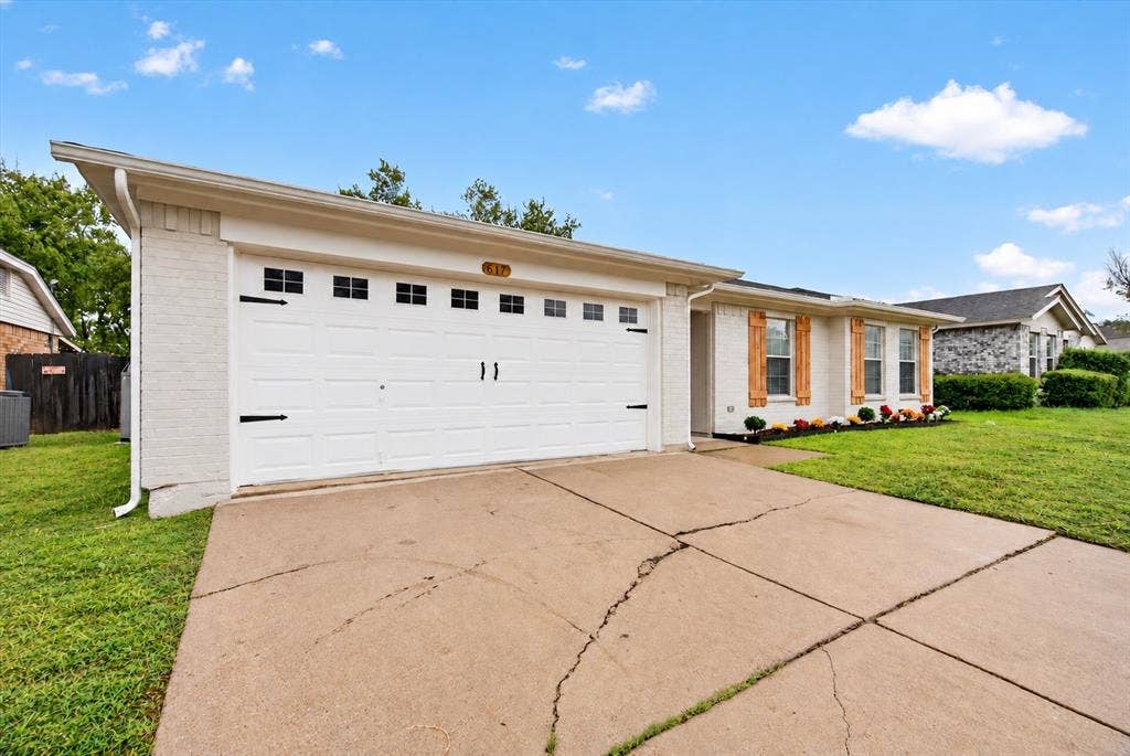 617 S Waxahachie Street, Mansfield, TX 76063 617 S Waxahachie Street, Mansfield, TX 76063