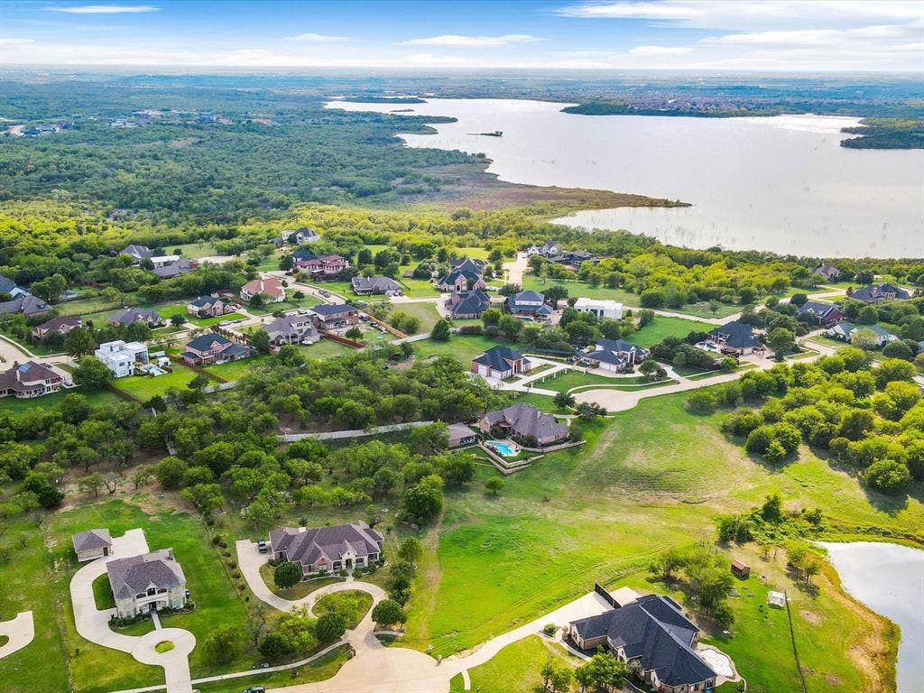 1036 Lighthouse Court, Grand Prairie, TX 75104 Expansive residential area featuring numerous properties, dense tree coverage, a large body of water, and some properties with private pools