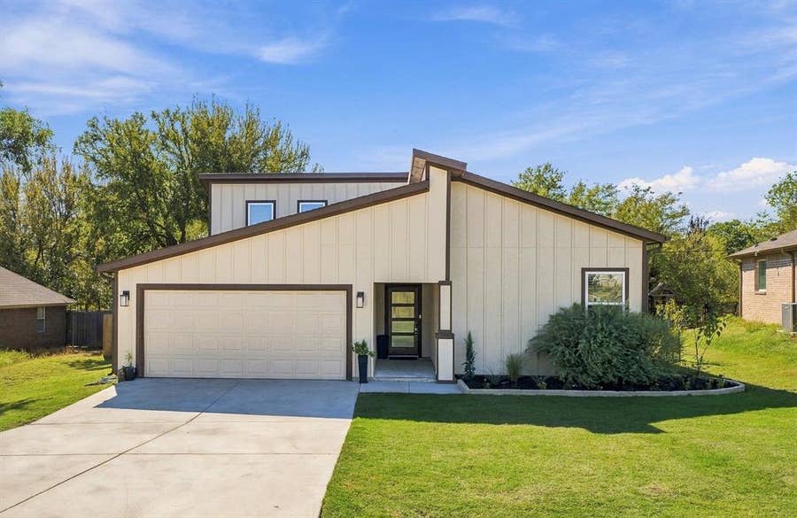 Property photo for 706 Port O Call Drive, Runaway Bay, TX
